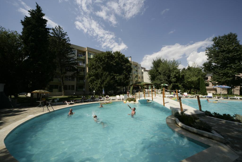 Ljuljak Hotel Golden Sands Exteriör bild
