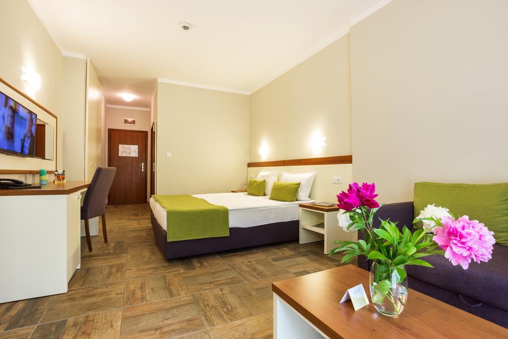 Ljuljak Hotel Golden Sands Exteriör bild