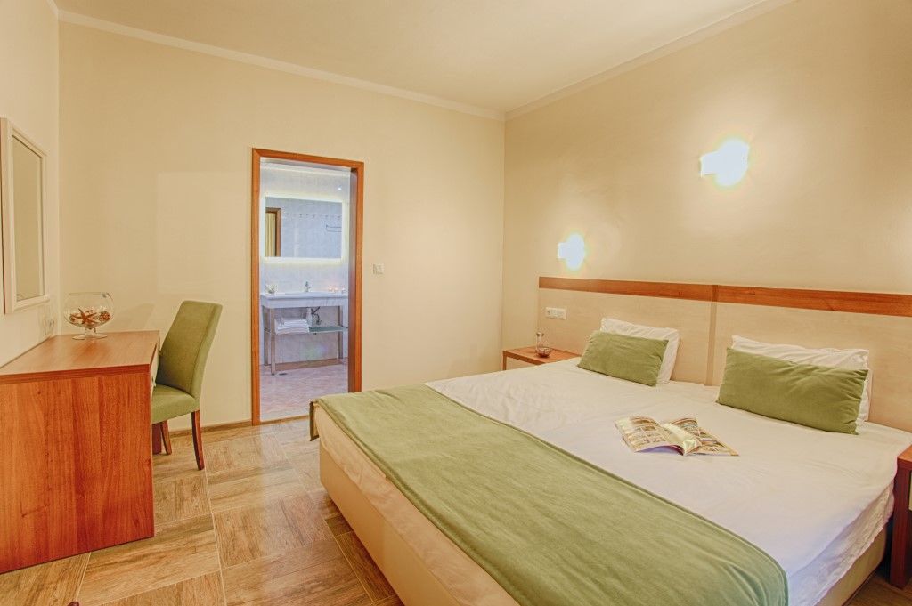 Ljuljak Hotel Golden Sands Exteriör bild