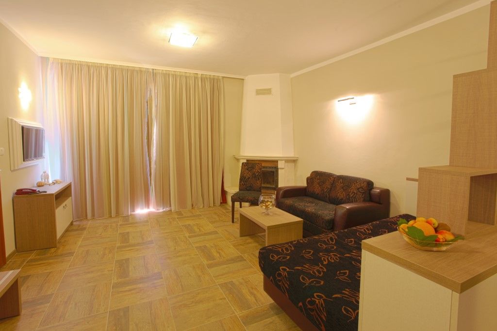 Ljuljak Hotel Golden Sands Exteriör bild