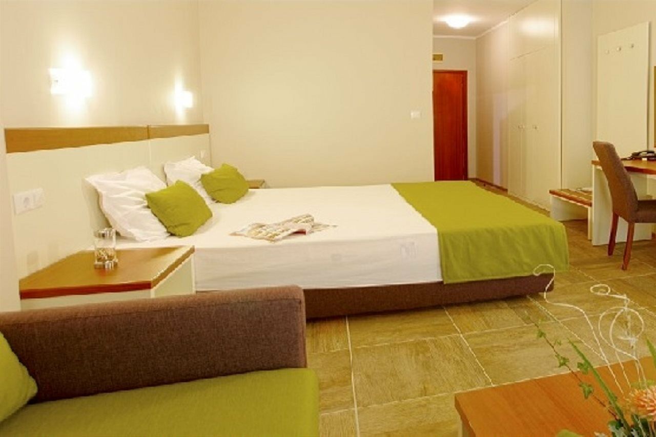 Ljuljak Hotel Golden Sands Exteriör bild