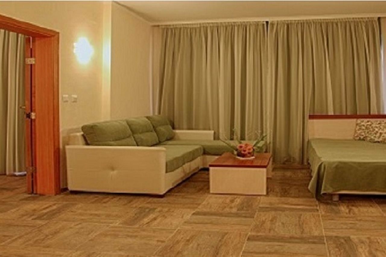 Ljuljak Hotel Golden Sands Exteriör bild