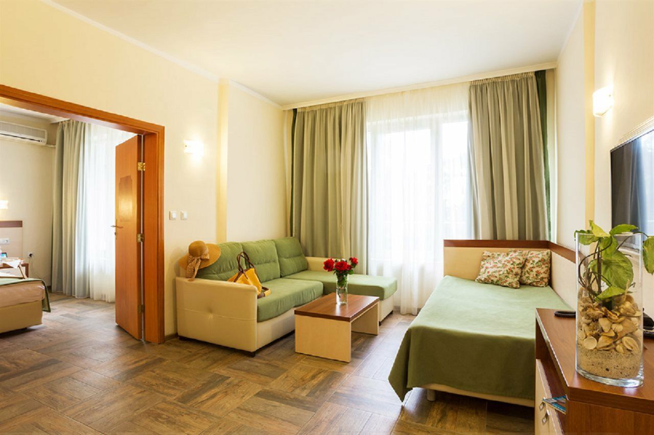 Ljuljak Hotel Golden Sands Exteriör bild